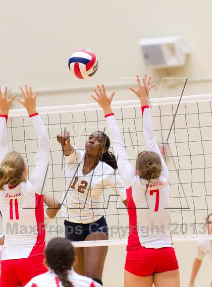 Thumbnail 2 in Madison vs. Taft photogallery.