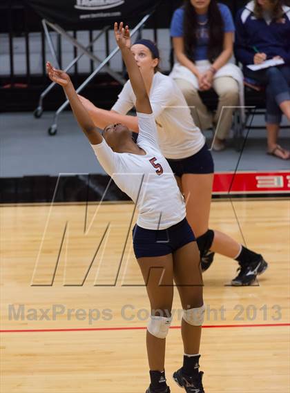 Thumbnail 3 in Madison vs. Taft photogallery.