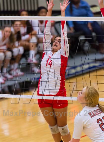 Thumbnail 1 in Madison vs. Taft photogallery.