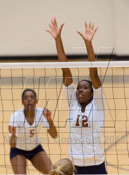 Thumbnail 3 in Madison vs. Taft photogallery.