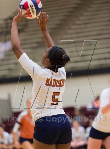 Thumbnail 3 in Madison vs. Taft photogallery.