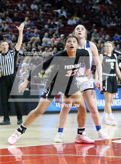 Thumbnail 1 in Fremont vs. Lincoln East (NSAA Class A Semifinal) photogallery.