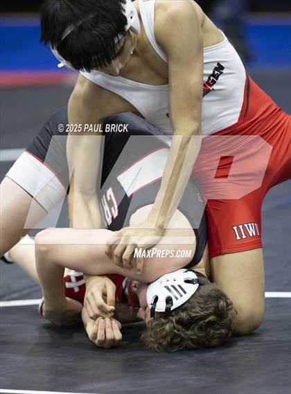Thumbnail 3 in  UIL Boys Wrestling Region 4 Finals (Day 1) photogallery.