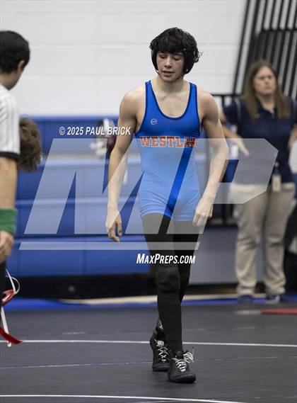 Thumbnail 2 in  UIL Boys Wrestling Region 4 Finals (Day 1) photogallery.