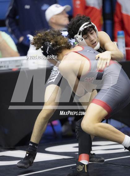 Thumbnail 2 in  UIL Boys Wrestling Region 4 Finals (Day 1) photogallery.