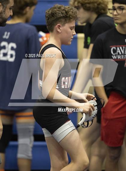 Thumbnail 3 in  UIL Boys Wrestling Region 4 Finals (Day 1) photogallery.