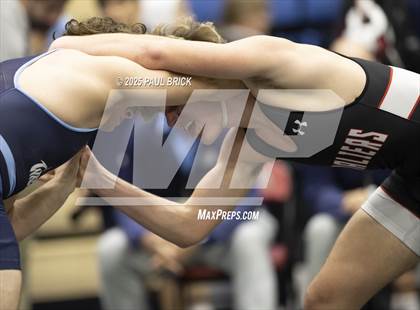 Thumbnail 1 in  UIL Boys Wrestling Region 4 Finals (Day 1) photogallery.