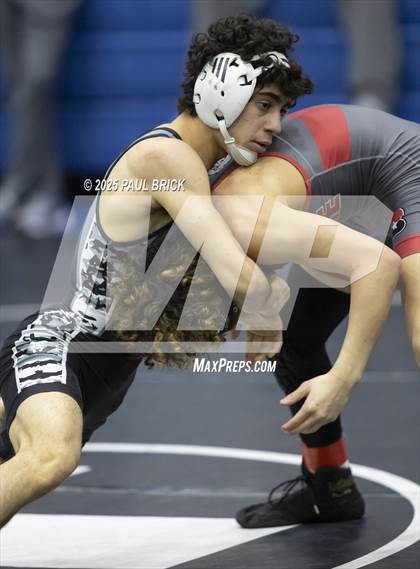 Thumbnail 1 in  UIL Boys Wrestling Region 4 Finals (Day 1) photogallery.