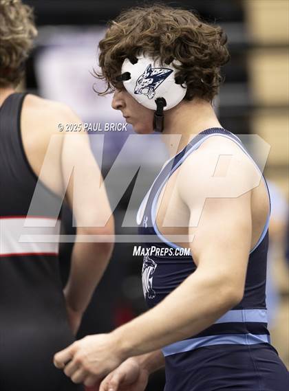 Thumbnail 1 in  UIL Boys Wrestling Region 4 Finals (Day 1) photogallery.
