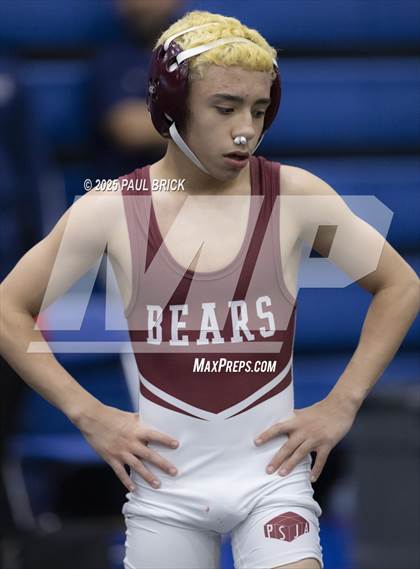 Thumbnail 1 in  UIL Boys Wrestling Region 4 Finals (Day 1) photogallery.