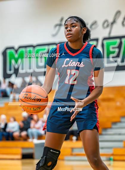 Thumbnail 2 in Alief Taylor vs. Aledo (McDonald's Texas Invitational) photogallery.