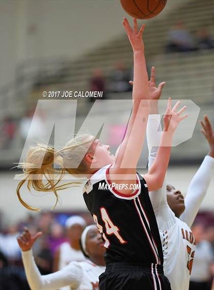Thumbnail 2 in Madison vs Churchill photogallery.