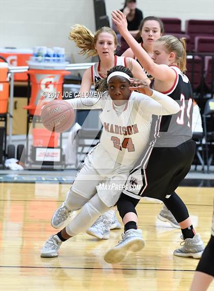 Thumbnail 2 in Madison vs Churchill photogallery.