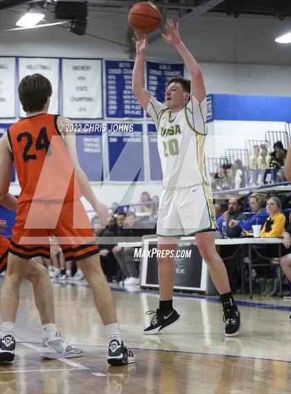 Thumbnail 2 in Southwestern vs. Waterloo (Freeburg/Columbia Holliday Tournament) photogallery.