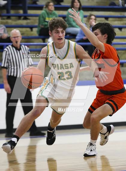 Thumbnail 1 in Southwestern vs. Waterloo (Freeburg/Columbia Holliday Tournament) photogallery.