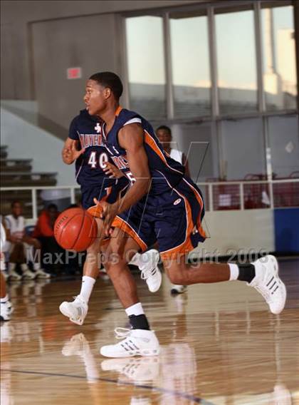 Thumbnail 1 in Bush vs. Madison (McDonald's Texas Invitational) photogallery.