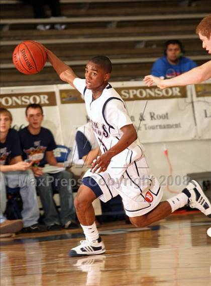 Thumbnail 2 in Bush vs. Madison (McDonald's Texas Invitational) photogallery.