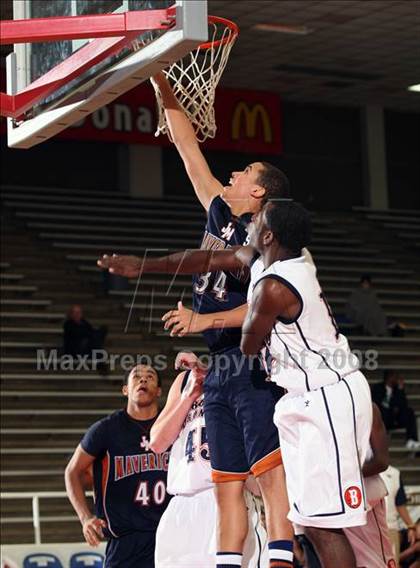 Thumbnail 1 in Bush vs. Madison (McDonald's Texas Invitational) photogallery.