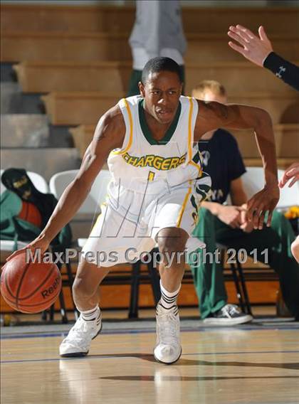Thumbnail 2 in Moorpark vs. Edison (MaxPreps Holiday Classic) photogallery.
