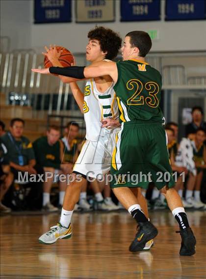 Thumbnail 2 in Moorpark vs. Edison (MaxPreps Holiday Classic) photogallery.