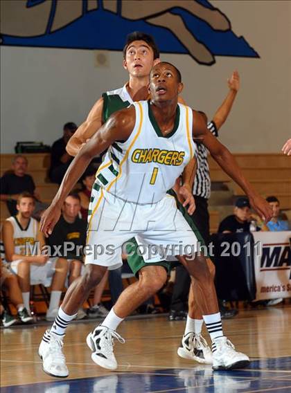 Thumbnail 1 in Moorpark vs. Edison (MaxPreps Holiday Classic) photogallery.