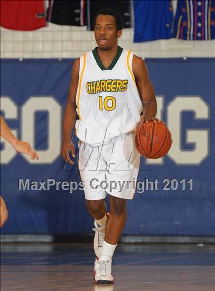 Thumbnail 3 in Moorpark vs. Edison (MaxPreps Holiday Classic) photogallery.