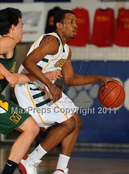 Thumbnail 2 in Moorpark vs. Edison (MaxPreps Holiday Classic) photogallery.