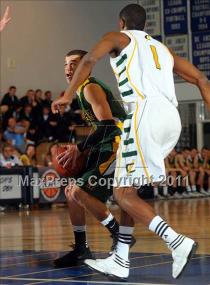 Thumbnail 2 in Moorpark vs. Edison (MaxPreps Holiday Classic) photogallery.
