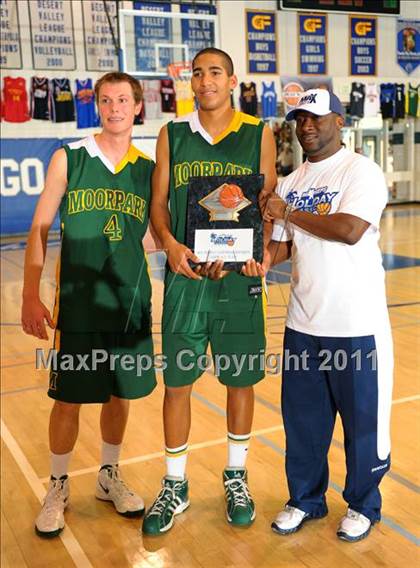 Thumbnail 1 in Moorpark vs. Edison (MaxPreps Holiday Classic) photogallery.
