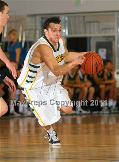 Thumbnail 2 in Moorpark vs. Edison (MaxPreps Holiday Classic) photogallery.