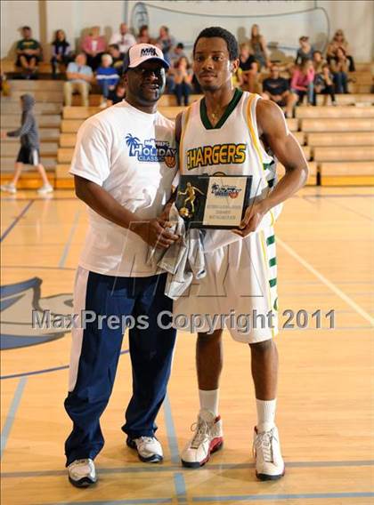 Thumbnail 1 in Moorpark vs. Edison (MaxPreps Holiday Classic) photogallery.