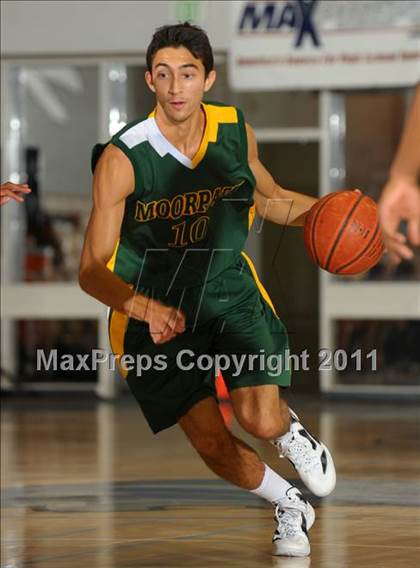Thumbnail 2 in Moorpark vs. Edison (MaxPreps Holiday Classic) photogallery.