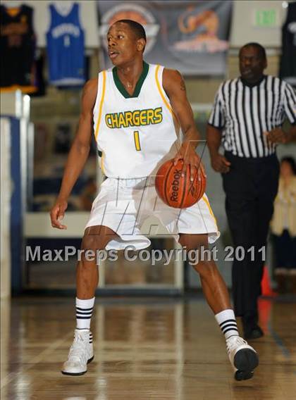 Thumbnail 3 in Moorpark vs. Edison (MaxPreps Holiday Classic) photogallery.