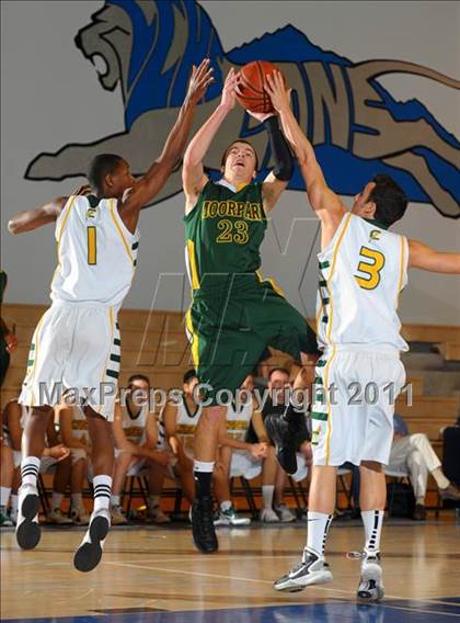 Thumbnail 1 in Moorpark vs. Edison (MaxPreps Holiday Classic) photogallery.