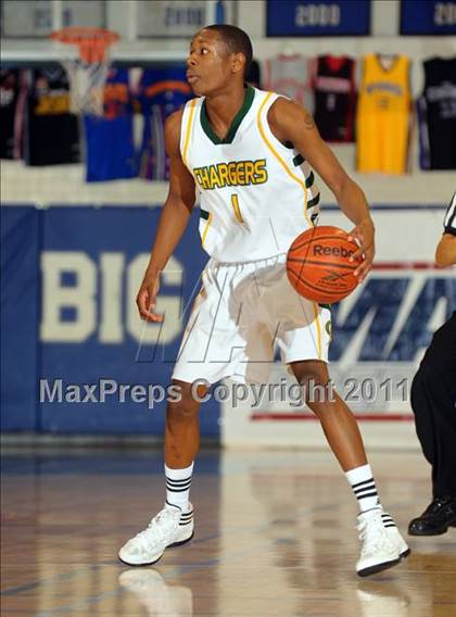 Thumbnail 1 in Moorpark vs. Edison (MaxPreps Holiday Classic) photogallery.