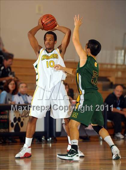 Thumbnail 1 in Moorpark vs. Edison (MaxPreps Holiday Classic) photogallery.
