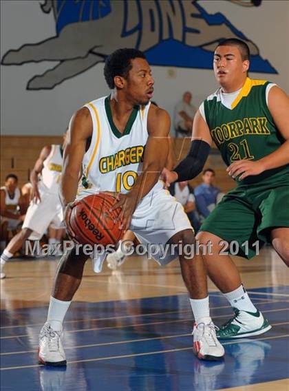 Thumbnail 3 in Moorpark vs. Edison (MaxPreps Holiday Classic) photogallery.