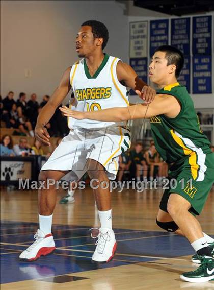 Thumbnail 1 in Moorpark vs. Edison (MaxPreps Holiday Classic) photogallery.