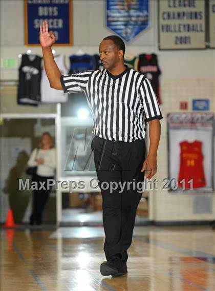 Thumbnail 2 in Moorpark vs. Edison (MaxPreps Holiday Classic) photogallery.
