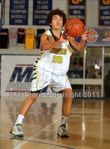 Thumbnail 1 in Moorpark vs. Edison (MaxPreps Holiday Classic) photogallery.