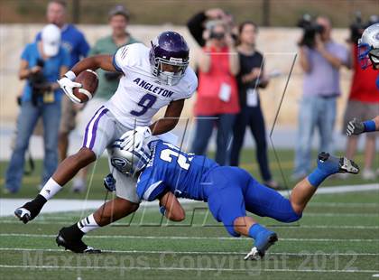 Thumbnail 3 in Angleton vs. Georgetown (UIL 4A Division 1 Regional Playoff) photogallery.