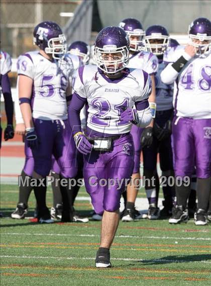Thumbnail 2 in Curtis vs. Tottenville (PSAL Championship Division Final) photogallery.