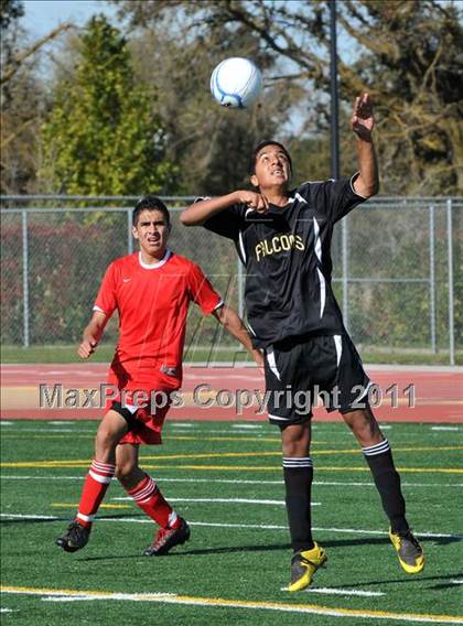 Thumbnail 3 in Sacramento Country Day vs Millennium (CIF SJS D7 Final) photogallery.
