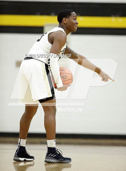 Thumbnail 3 in Carroll vs Fossil Ridge photogallery.