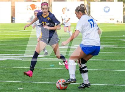 Thumbnail 3 in Midlothian vs Highland Park (Dallas) photogallery.