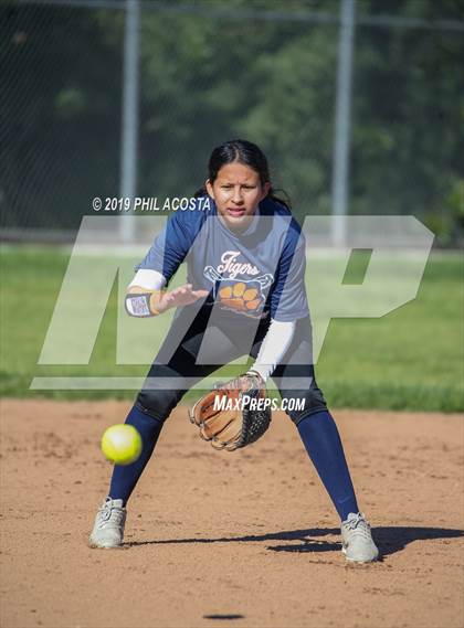 Thumbnail 3 in Legacy vs Lincoln (MLK Tournament) photogallery.