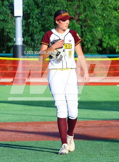 Thumbnail 2 in Oaks Christian vs Simi Valley photogallery.