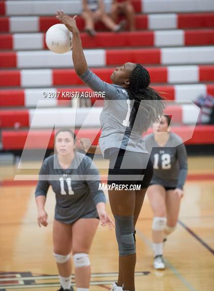 Thumbnail 3 in Paloma Valley vs. Elsinore photogallery.