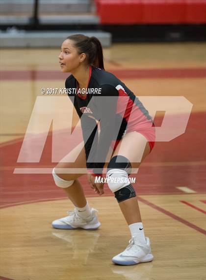Thumbnail 3 in Paloma Valley vs. Elsinore photogallery.