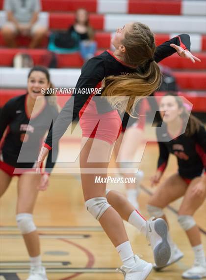 Thumbnail 1 in Paloma Valley vs. Elsinore photogallery.